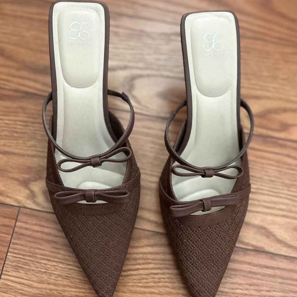 Cozy Island Bow Healed Mules in Brown SZ 10